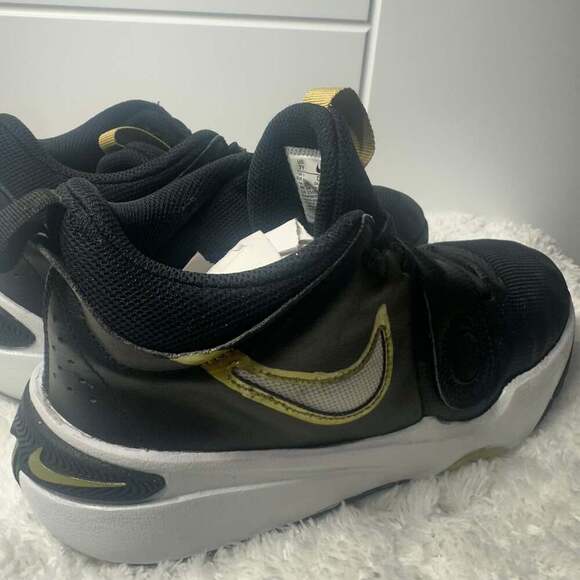 Nike - Picture 6 of 9